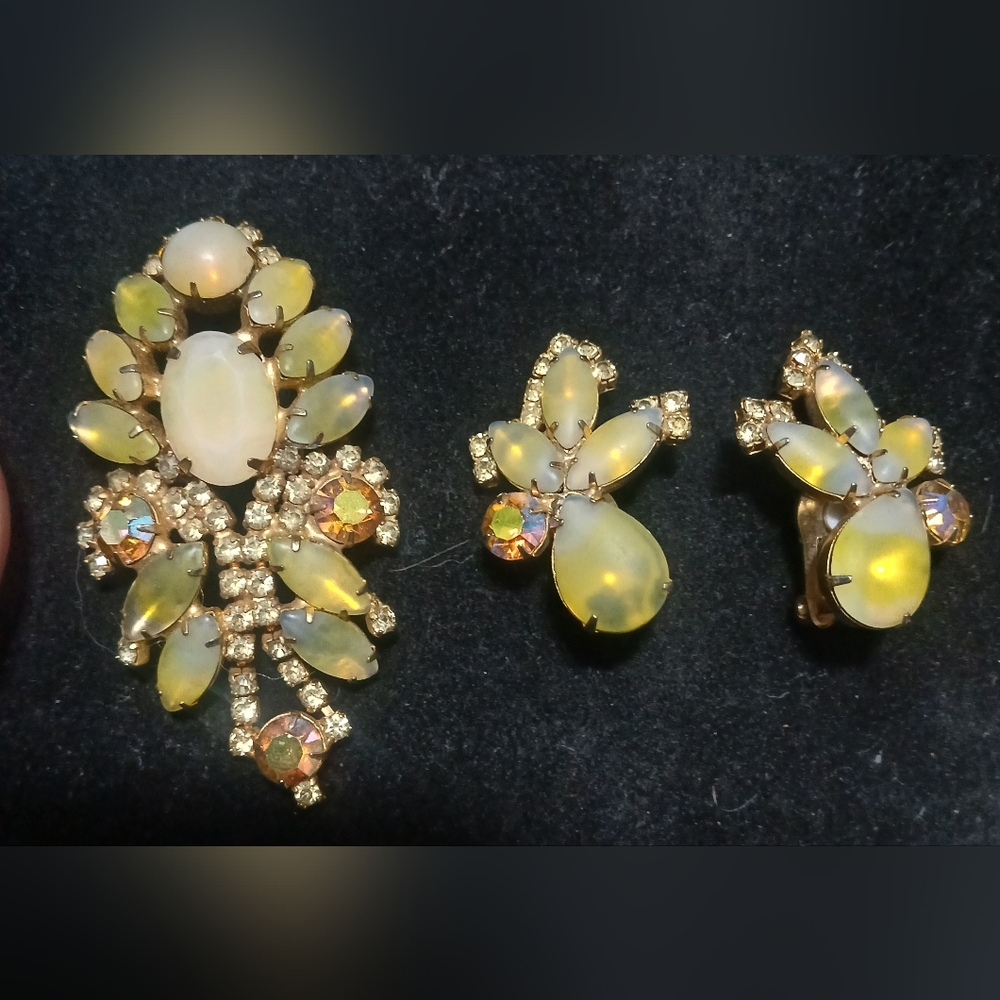 Vintage Givré Moonstone Brooch Set